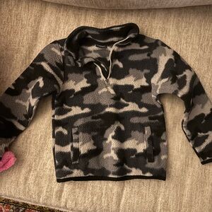 3 for $20! Boy size 7 Kids Camouflage Fleece black gray white camo pullover